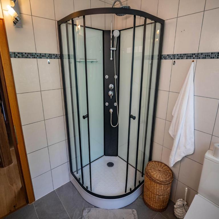 Spacious Group Accommodation in Saalfelden - Four-Bedroom Vacation Home - 21