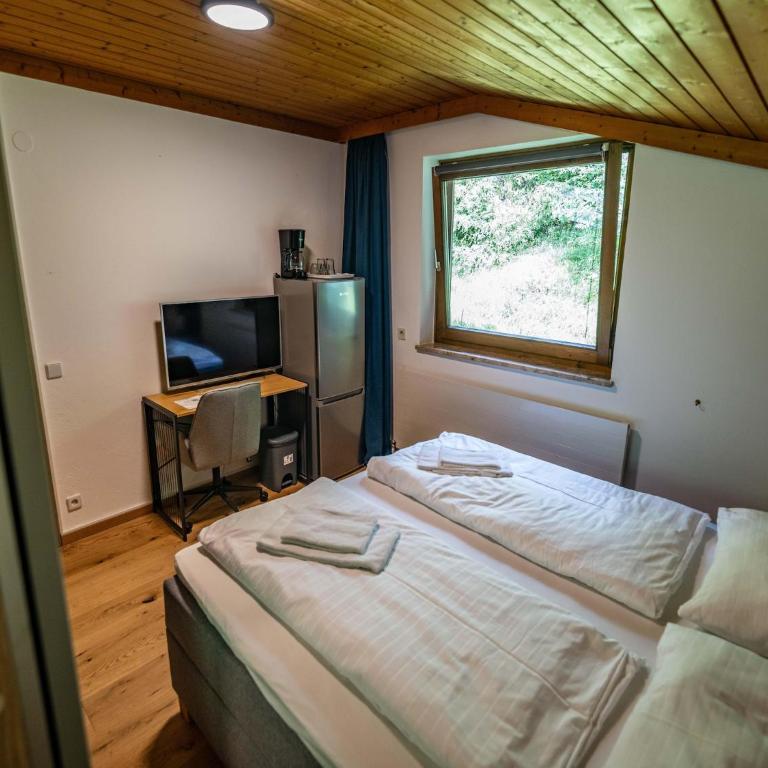 Spacious Group Accommodation in Saalfelden - Four-Bedroom Vacation Home - 16