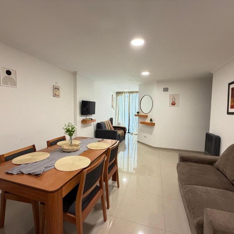 Departamento moderno y céntrico, 2 dormitorios, 70 m2 - Two-Bedroom Apartment with Balcony - 2