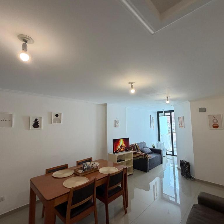 Departamento moderno y céntrico, 2 dormitorios, 70 m2 - Two-Bedroom Apartment with Balcony - 8