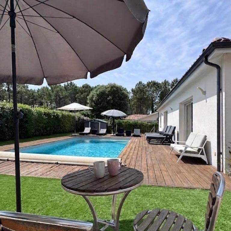Villa avec piscine, WiFi - 10 pers. - Villa 3 Chambres - 1
