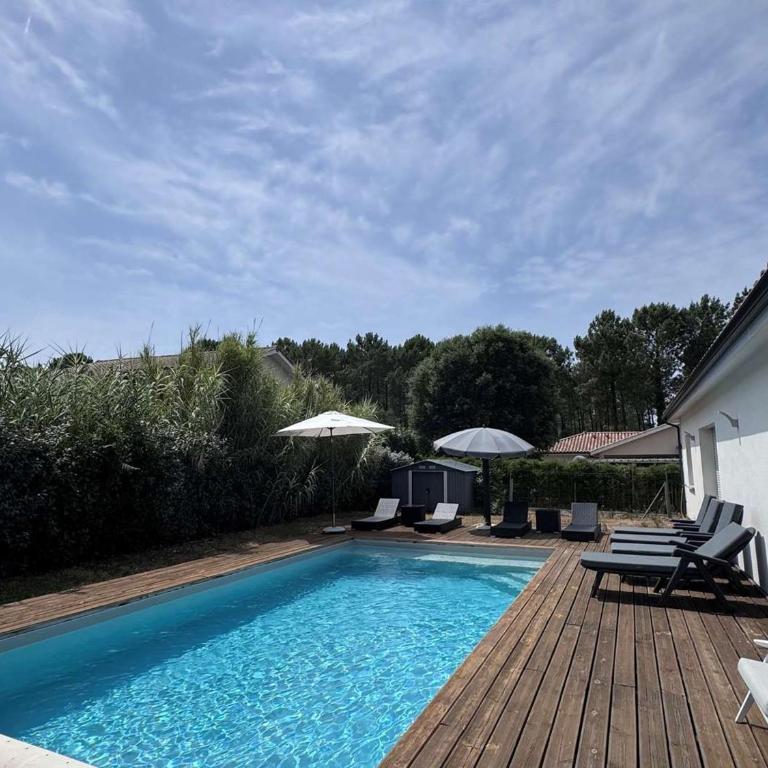 Villa avec piscine, WiFi - 10 pers. - Villa 3 Chambres - 2