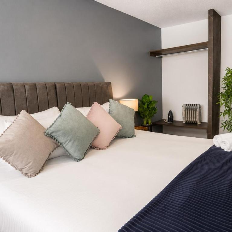 Villa Bamboo Oasis - NUJU Rentals Bogota - Apartamento con vistas al jardín - 15