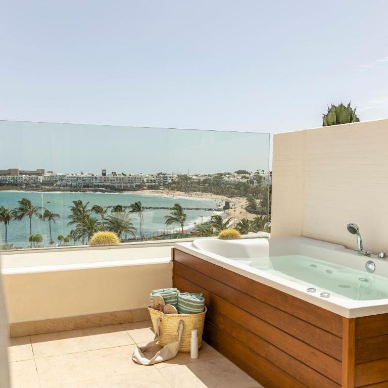 Paradisus Salinas Lanzarote - All Inclusive - Adults Only - Suite Junior Reserve con vistas frontales y bañera de hidromasaje - 1
