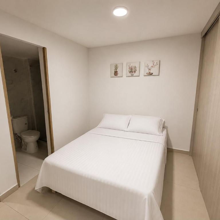 CONSTRUESCALA PM - Torre 811 - Three-Bedroom Standard Apartment - 12