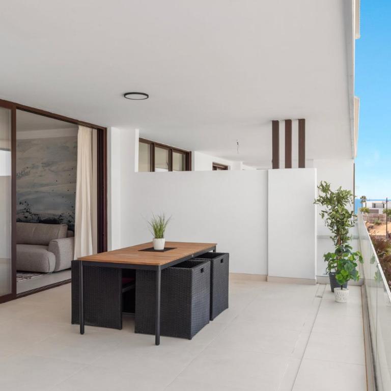 Elegante apartamento 2BR con terraza en Higuerón - Apartamento - 5