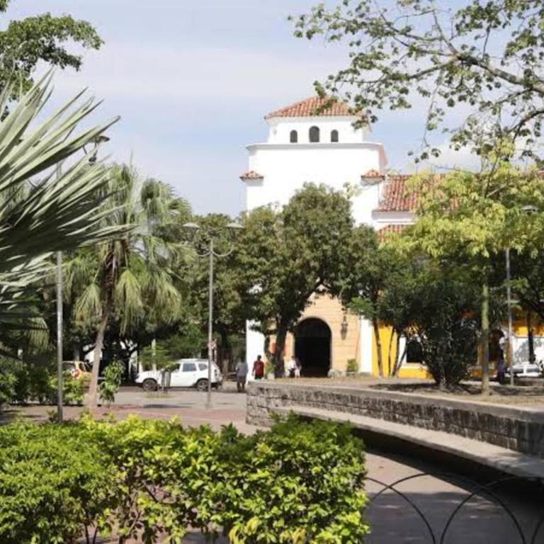 Espectacular casa con piscina privada en el centro de Girardot - Villa con piscina privada - 22