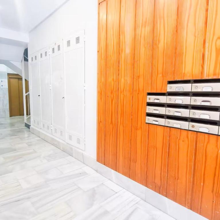 Live Like a Local - Central - Work & Winter Sun - Two-Bedroom Apartment with Balcony - 26