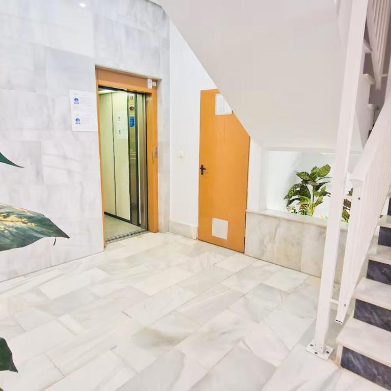 Live Like a Local - Central - Work & Winter Sun - Two-Bedroom Apartment with Balcony - 25