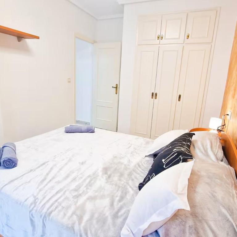 Live Like a Local - Central - Work & Winter Sun - Two-Bedroom Apartment with Balcony - 20