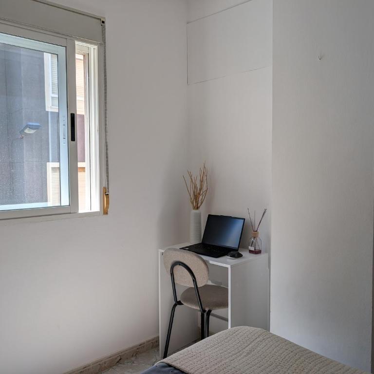 Live Like a Local - Central - Work & Winter Sun - Two-Bedroom Apartment with Balcony - 21