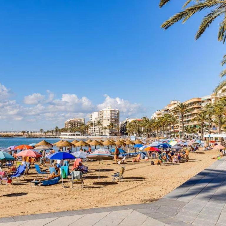 Live Like a Local - Central - Work & Winter Sun - Two-Bedroom Apartment with Balcony - 27