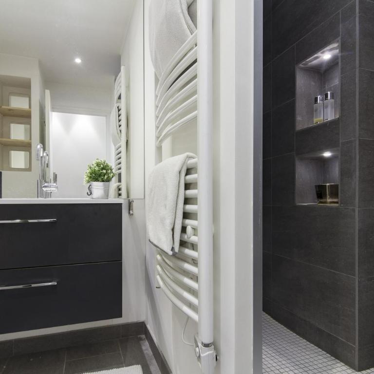 Apt Le Concordia 4 Chic 2BR in Chamonix Centre | Ski - Happy Rentals - Apartment with Mountain View - 6