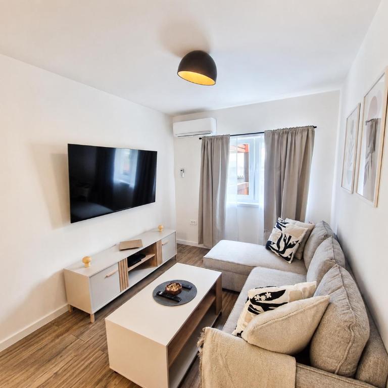 Tango Apartment Sarajevo - City Retreat - Two-Bedroom Apartment with Balcony - 4
