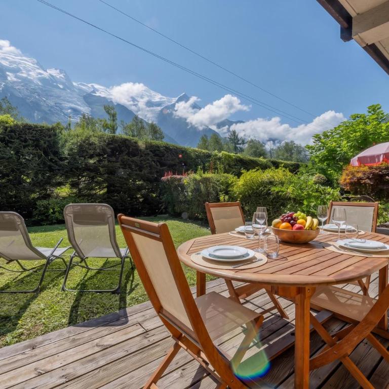 Apt Les Capucins Quiet Chamonix Base w/ Private Garden - Happy Rentals - Appartamento - Piano Terra - 1