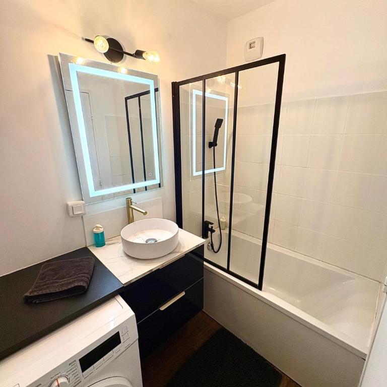 Beautiful 54 m apartment with a parking in the center of Nantes - Apartment - 12