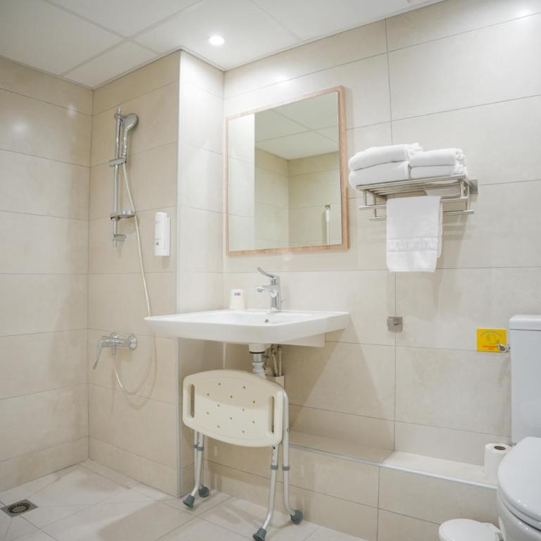 Hôtel Les Rives Bleues - Chambre Double - Accessible aux Personnes à Mobilité Réduite - 1