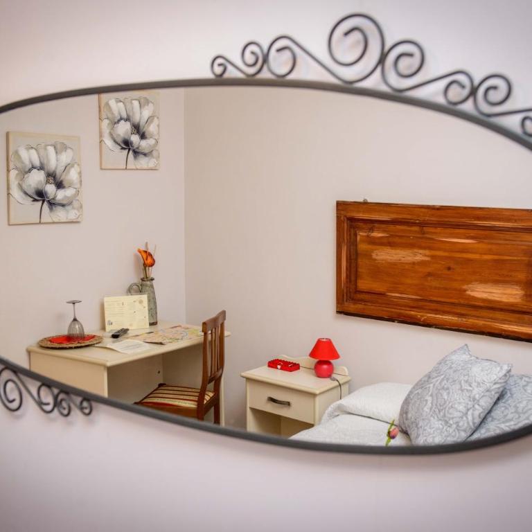 Mondo Antico - Camera Matrimoniale con Bagno Privato Esterno - 5