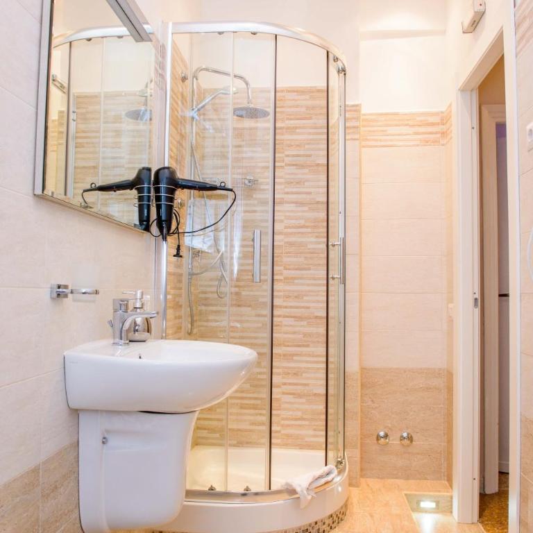 Mondo Antico - Camera Matrimoniale con Bagno Privato Esterno - 4