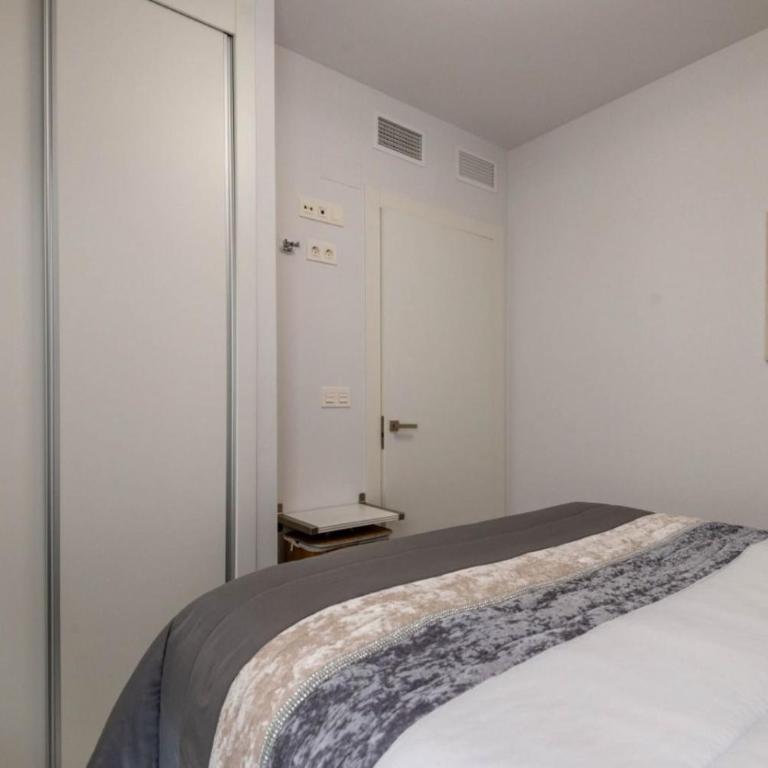 Rooftop Pool and Beach Modern Apartment with Garage - Torrevieja - Apartment mit 2 Schlafzimmern - 8