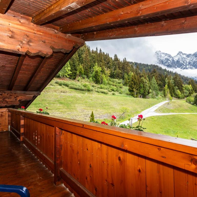 Feriengut Lackenhof - One-Bedroom Apartment with Balcony and Mountain View - 1