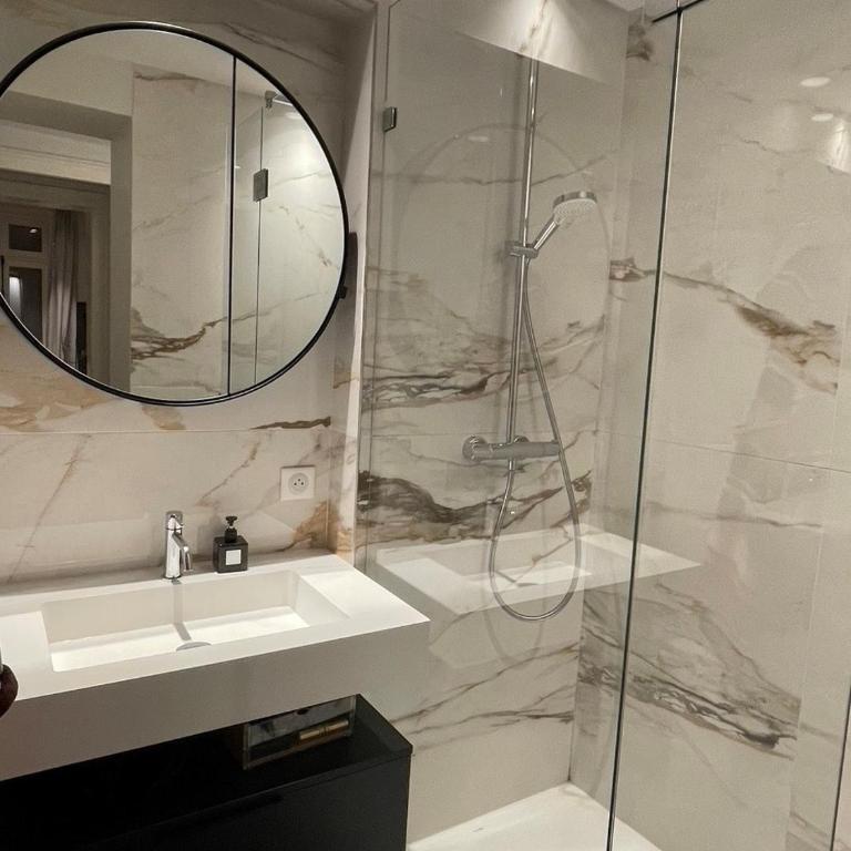 ArchitectDesigned Apartment Rennes City Centre 5 min to Train Station - One-Bedroom Apartment - 16