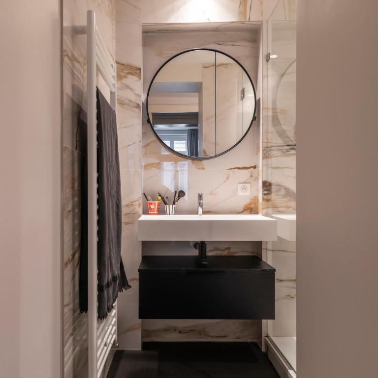 ArchitectDesigned Apartment Rennes City Centre 5 min to Train Station - One-Bedroom Apartment - 14