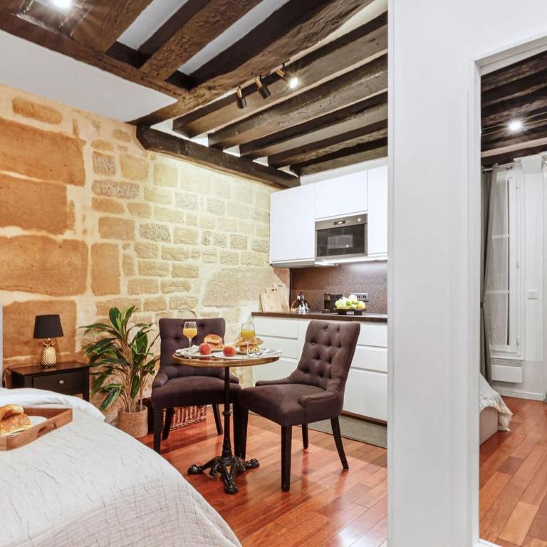BnBNova - Steps from Pont Neuf & the Louvre - Studio - 10