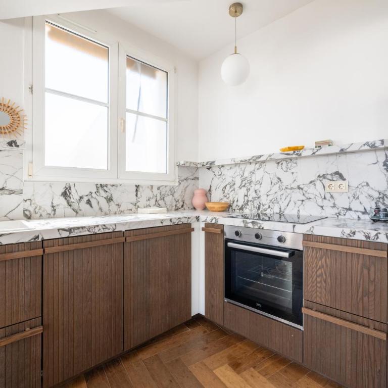 Bright and Spacious 1BDR in Central Paris - Apartment - 2