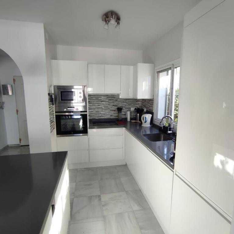 Stylish 4 bedroom Villa with private pool - Villa - 10