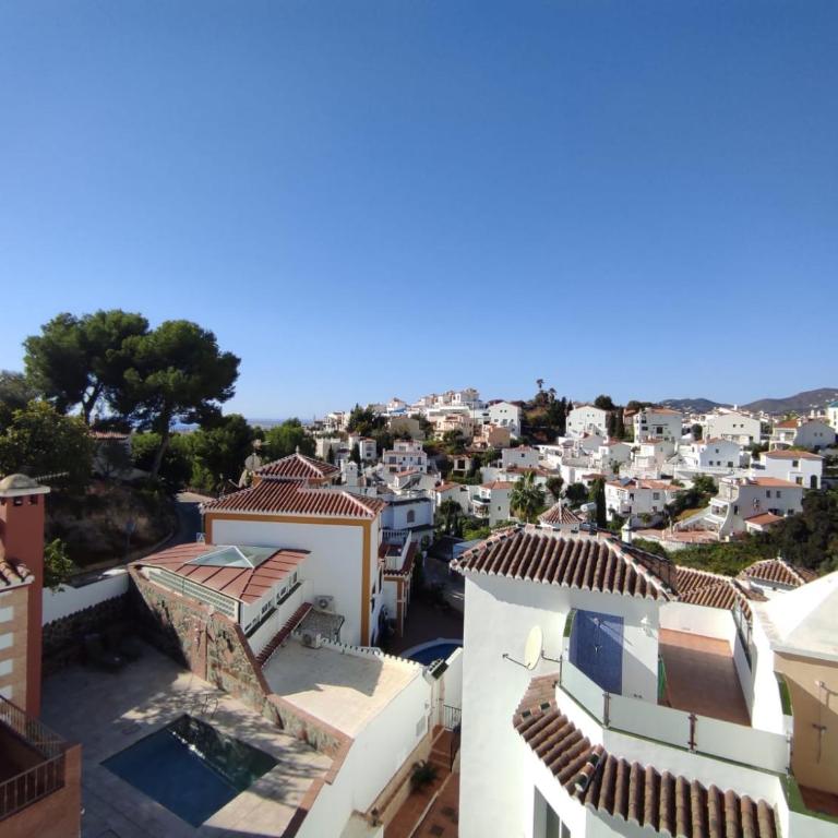 Stylish 4 bedroom Villa with private pool - Villa - 34