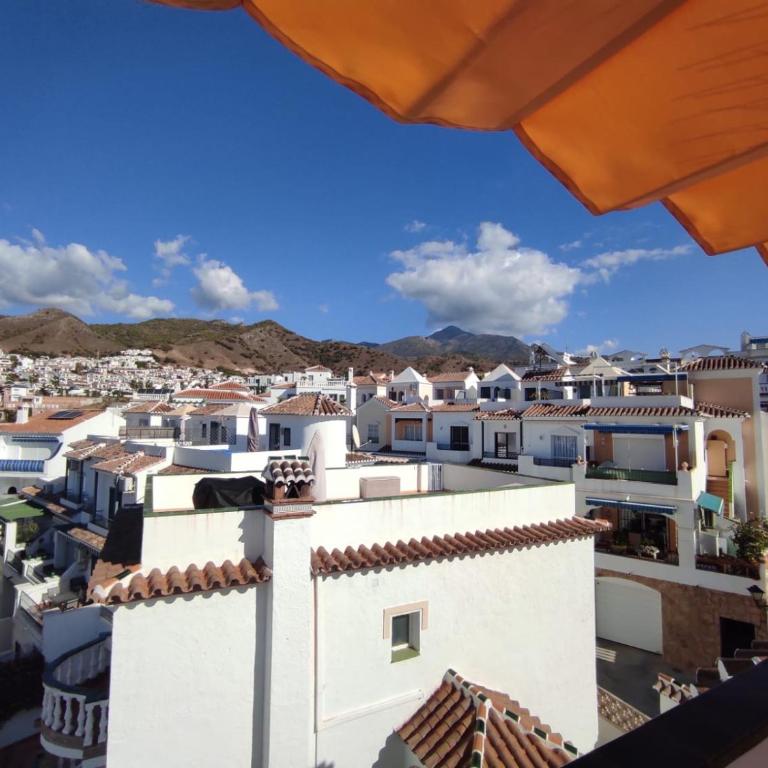 Stylish 4 bedroom Villa with private pool - Villa - 33