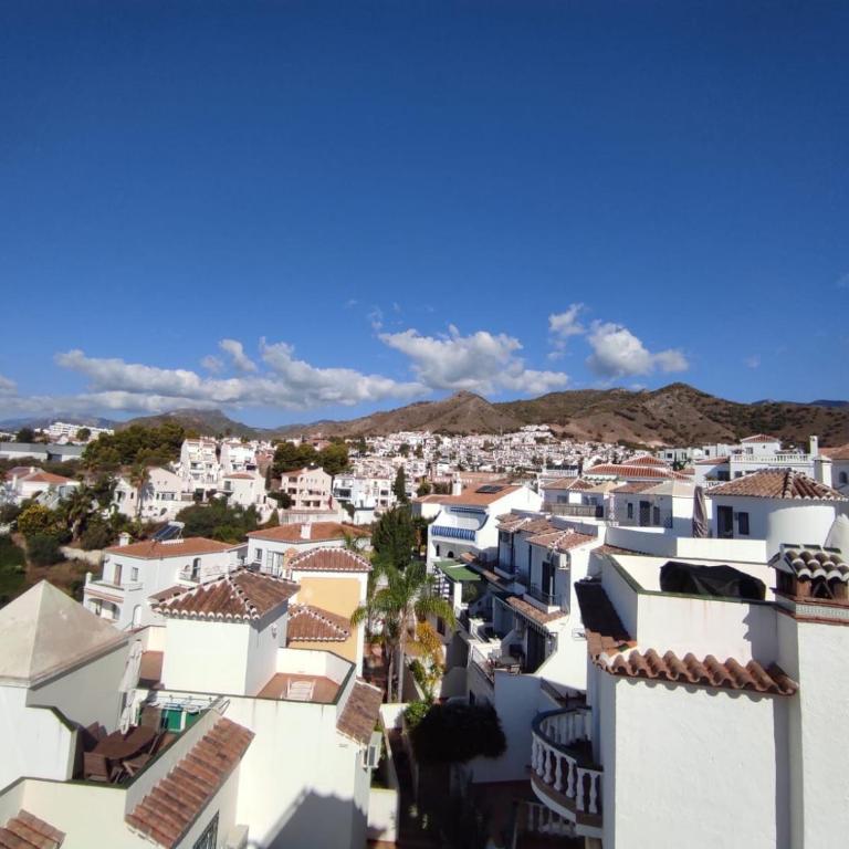 Stylish 4 bedroom Villa with private pool - Villa - 35