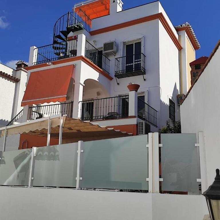 Stylish 4 bedroom Villa with private pool - Villa - 38