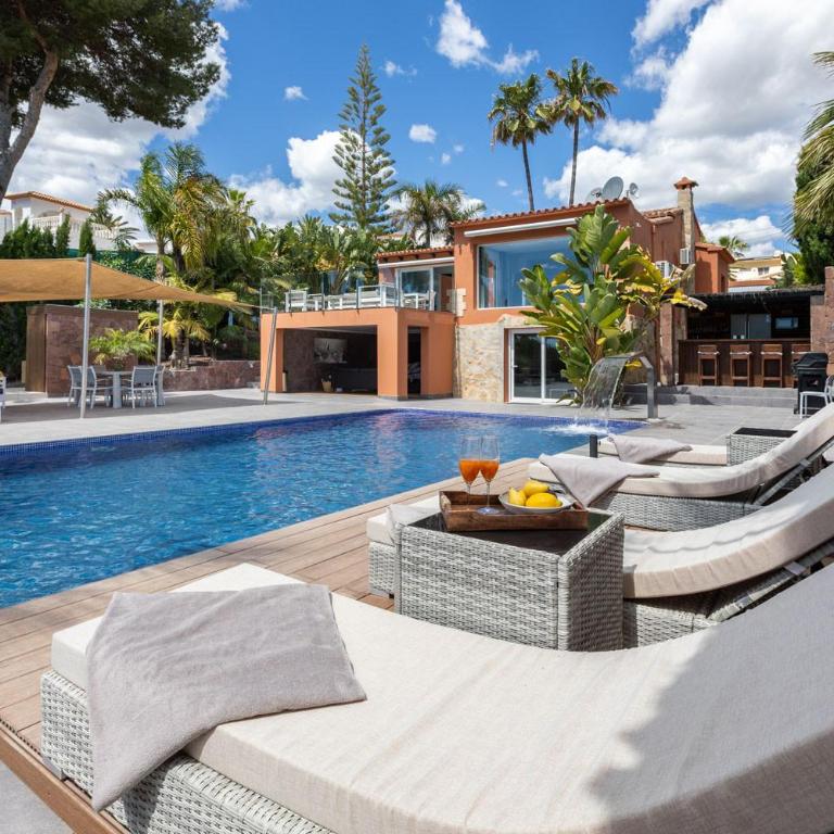 Villa Fernanda by Abahana Villas - Villa - 1