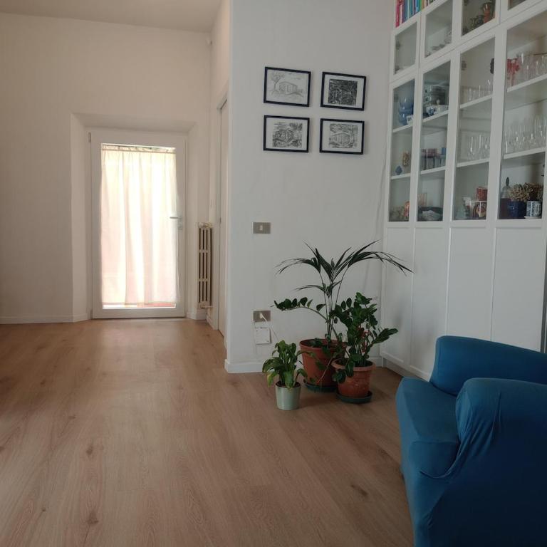 Appartamento con giardino e posto auto privato - Appartamento con 1 Camera da Letto - 2