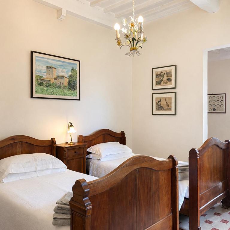 Private Staffed Tuscan Estate with large pool 5 min from Siena - Villa - 13