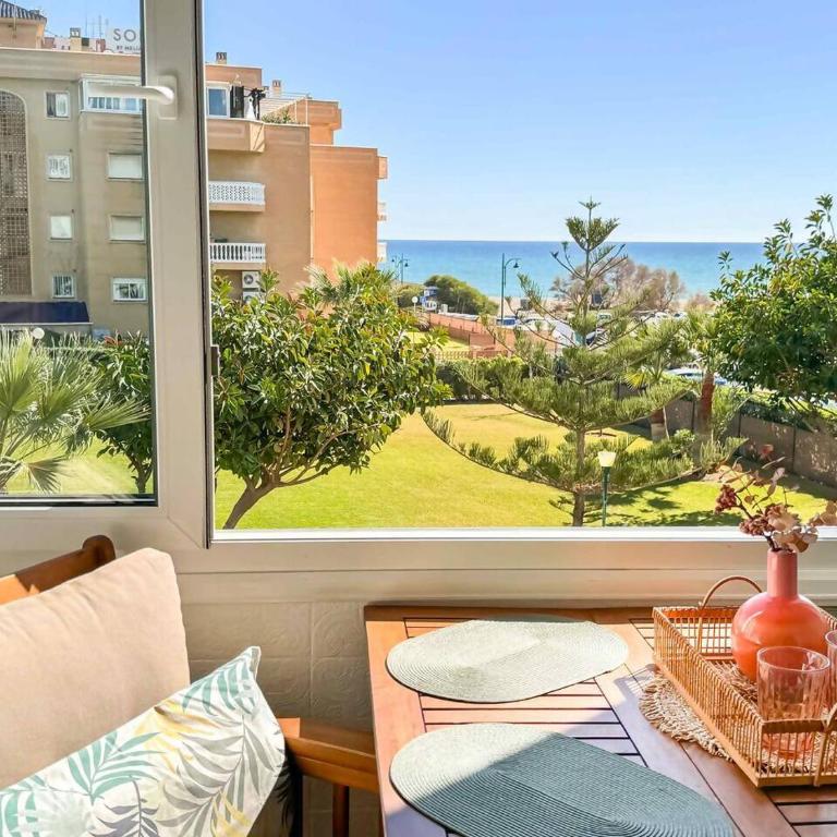 Apartamento con vistas al mar a 1 min. de la playa - Two-Bedroom Apartment - 1