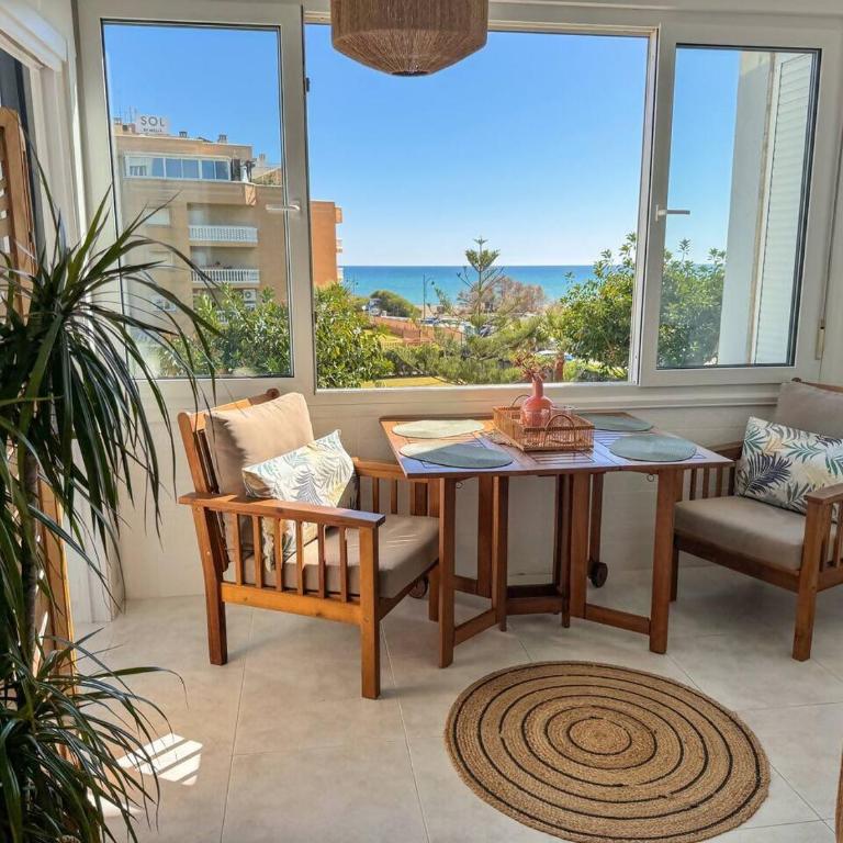 Apartamento con vistas al mar a 1 min. de la playa - Two-Bedroom Apartment - 3