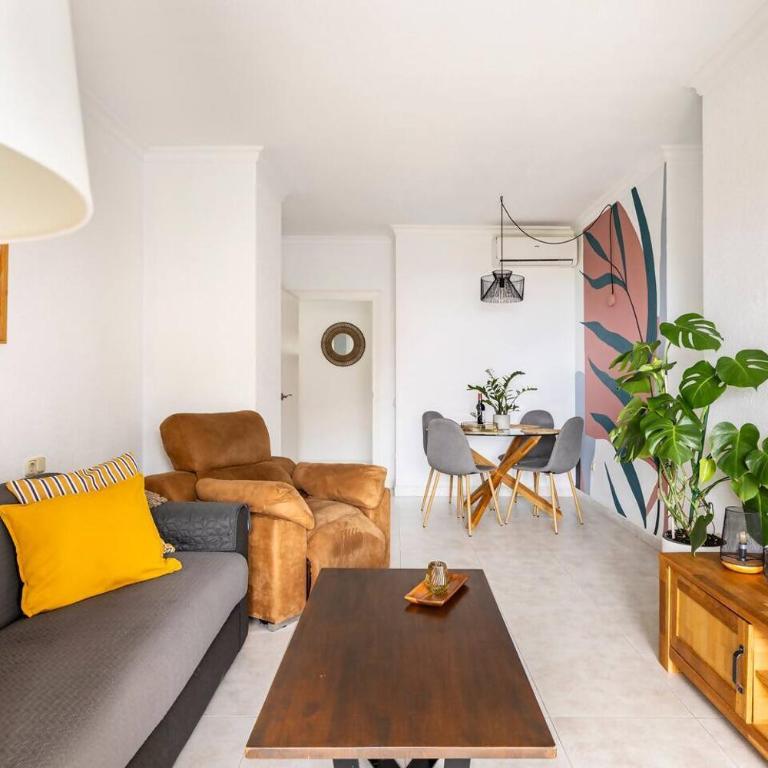 Apartamento con vistas al mar a 1 min. de la playa - Two-Bedroom Apartment - 5