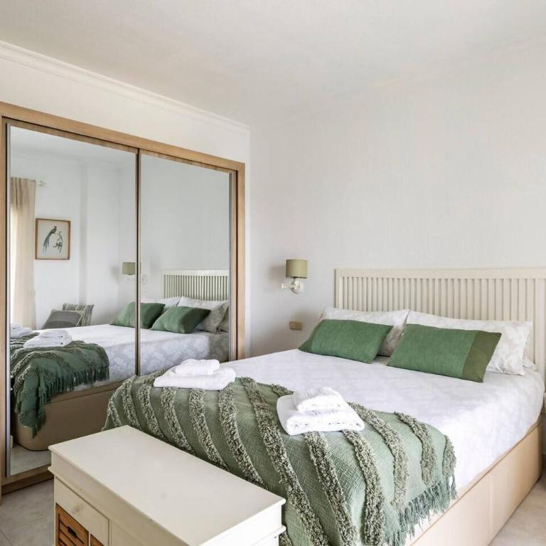 Apartamento con vistas al mar a 1 min. de la playa - Two-Bedroom Apartment - 8