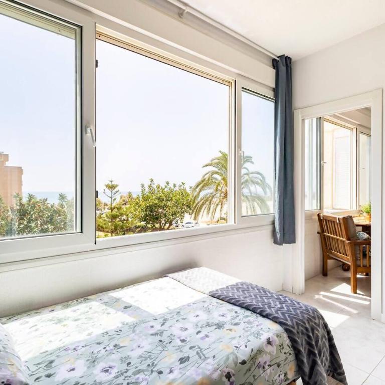 Apartamento con vistas al mar a 1 min. de la playa - Two-Bedroom Apartment - 12