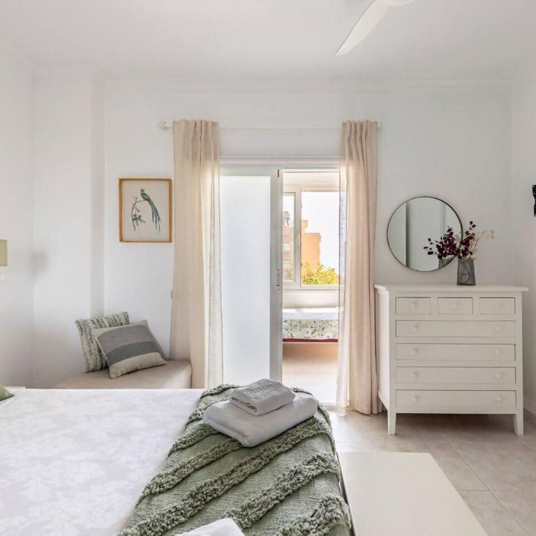 Apartamento con vistas al mar a 1 min. de la playa - Two-Bedroom Apartment - 13