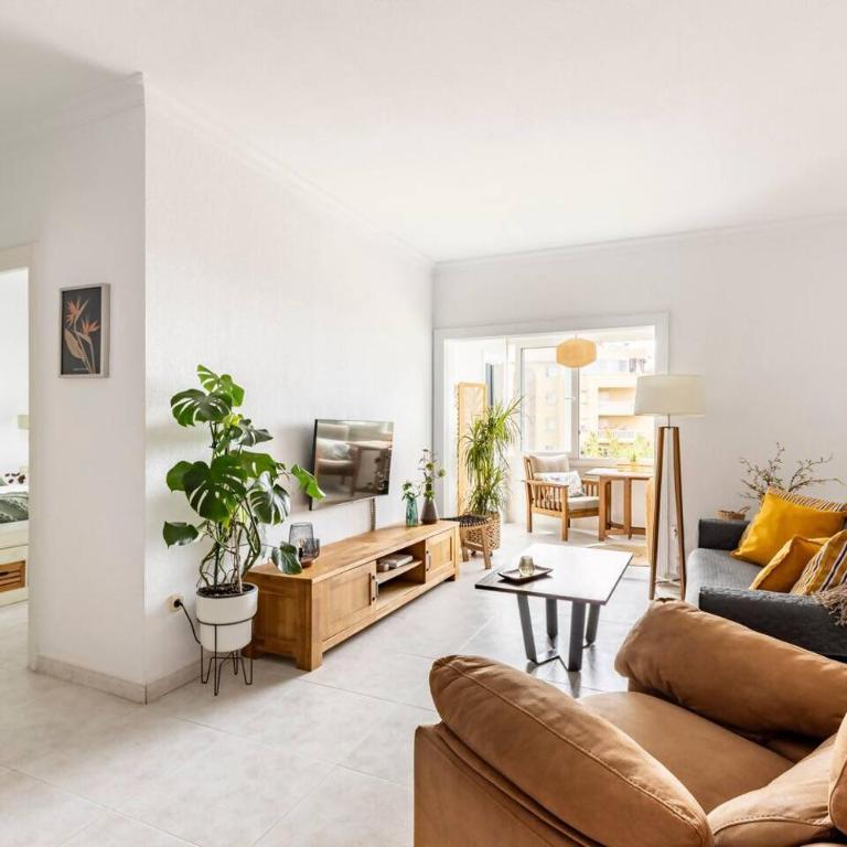 Apartamento con vistas al mar a 1 min. de la playa - Two-Bedroom Apartment - 15