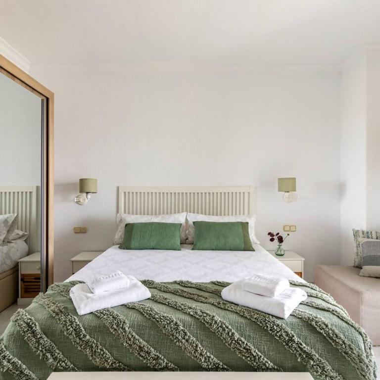 Apartamento con vistas al mar a 1 min. de la playa - Two-Bedroom Apartment - 16