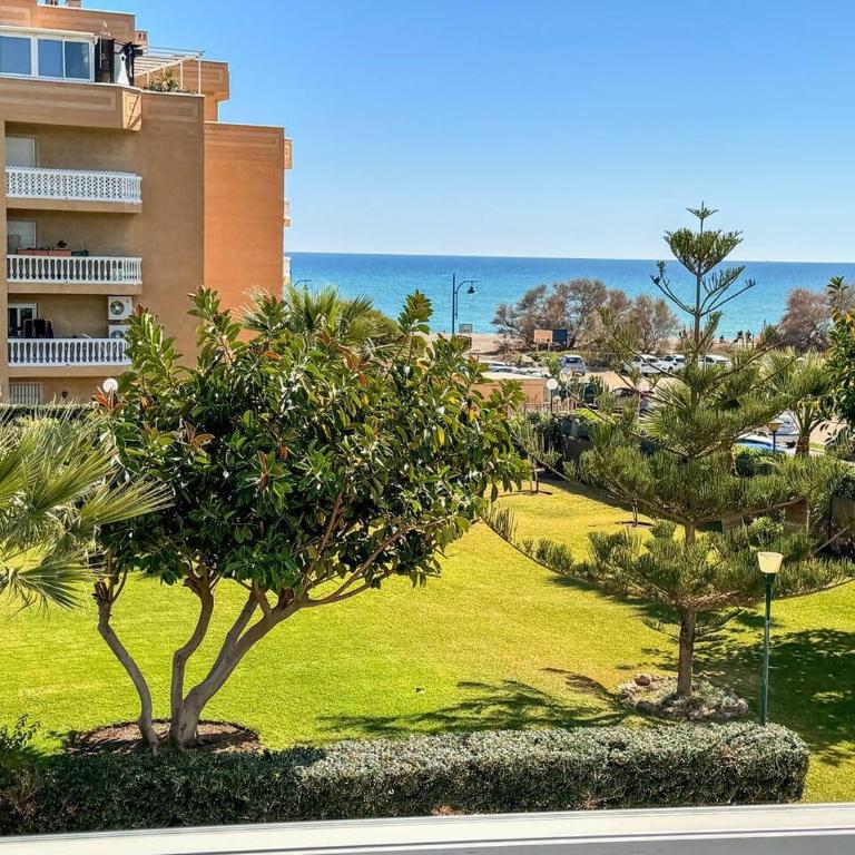 Apartamento con vistas al mar a 1 min. de la playa - Two-Bedroom Apartment - 44