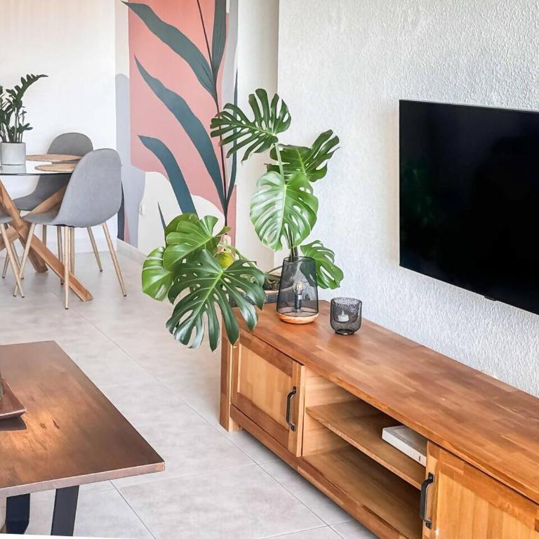 Apartamento con vistas al mar a 1 min. de la playa - Two-Bedroom Apartment - 49