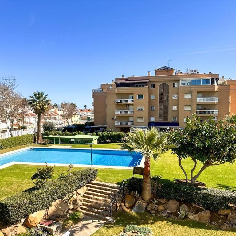 Apartamento con vistas al mar a 1 min. de la playa - Two-Bedroom Apartment - 50