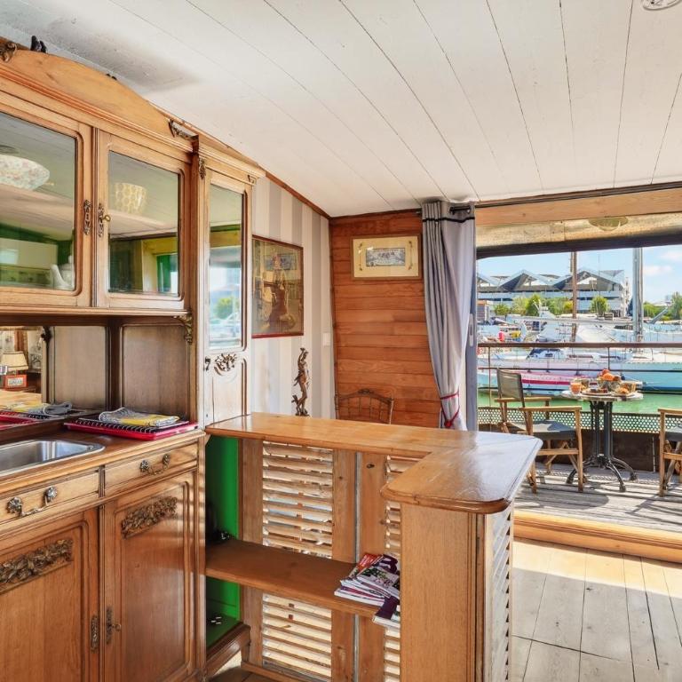 Superbe Péniche En Centre Ville - Appartement avec Balcon - 14