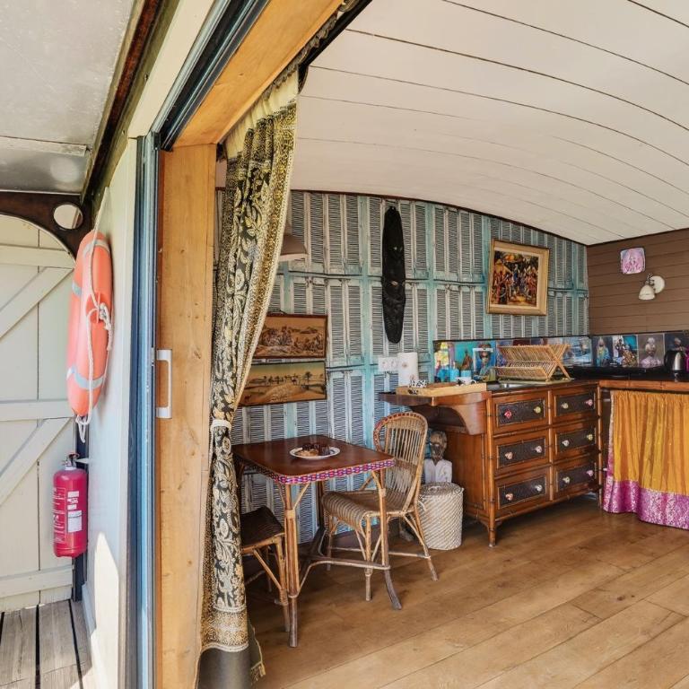 Superbe Péniche En Centre Ville - Appartement avec Balcon - 17